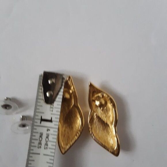 Vintage Monet Gold Tone Cream Anamel Earrings - Picture 7 of 10